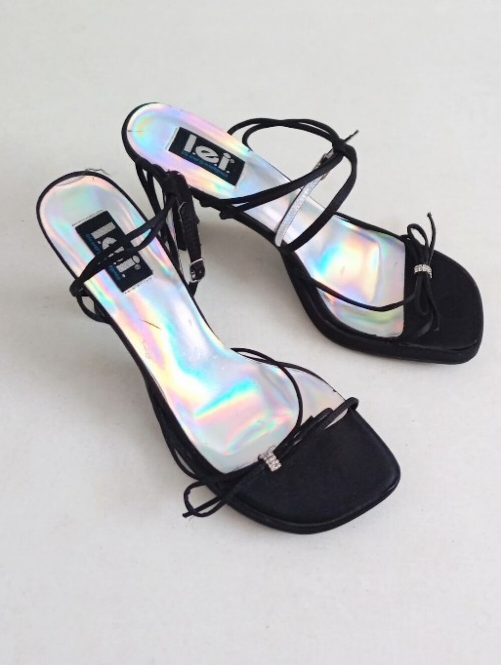 l.e.i. vintage 1990s black strappy heeled sandals featuring an iridescent insole